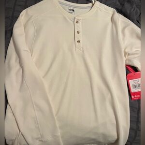 Men’s Medium North Face Long Sleeve Henley